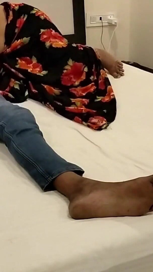 Desi Bhabi ko hotel mey bulakar Couda | Clip 1