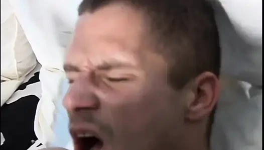 Возбужденную милфу с волосатой киской трахнули в задницу и камшот на очко от большого члена