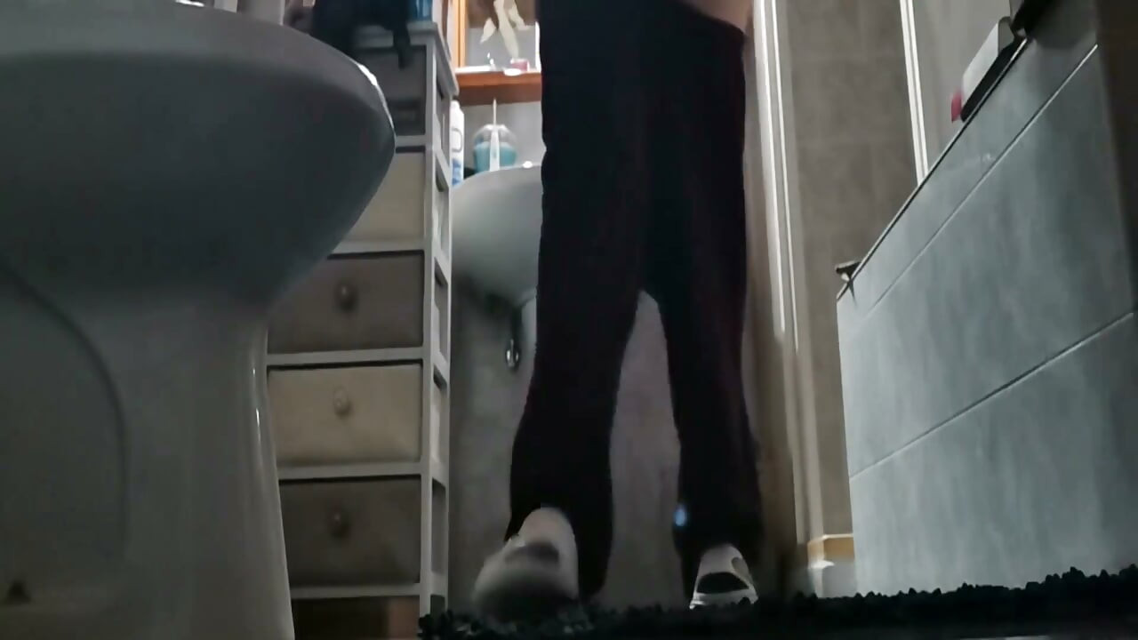 Kamera di lantai, bokong besar dan kentut suara
