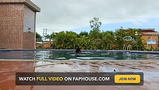 Havuzda yüzen sperm, suda sert seks, çifte orgazm