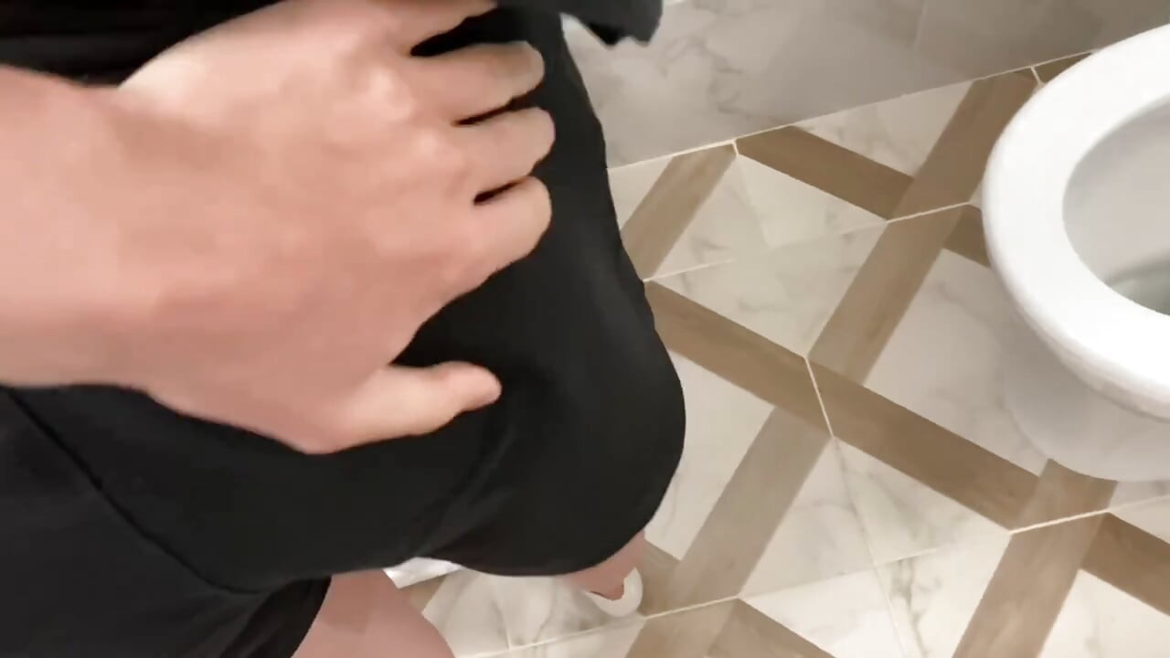 Stepsister Let Me Fuck Her in the Bathroom