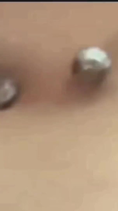Piercing buric Linge și joacă | Clipul 1