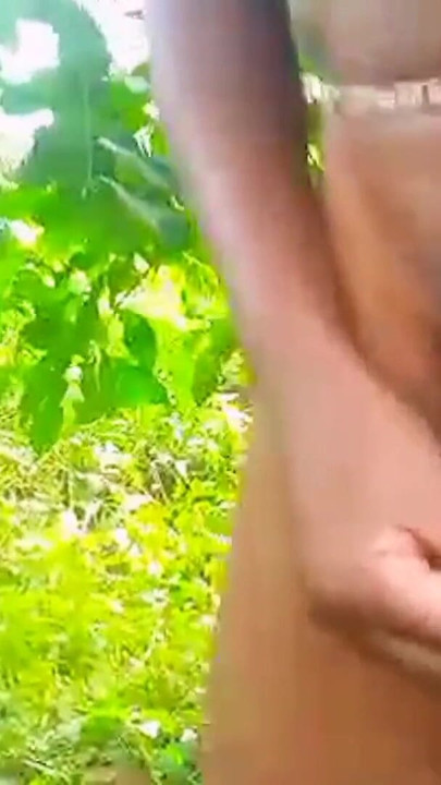 마을 덤불 깊숙한 정원 달걀로 자위하는 십대 솔로 여성 자위, Givens3x 핫한 포르노 젖은 보지를 꼭 봐야해! | 클립 1