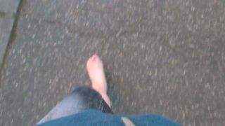 Berjalan tanpa alas kaki