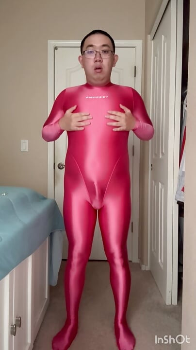 Rose Red Amoresy Spandex Kostüm, Şişkinliğimle, Ereksiyonumla, Kıçımla, Prezervatifimle ve Boşalmamla Sıcak Otuzbir Çekmek