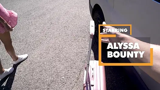 Bakış açısı - seks eğitimi Alyssa Bounty ve Cherry Kiss ile azgın üçlü sekse yol açıyor