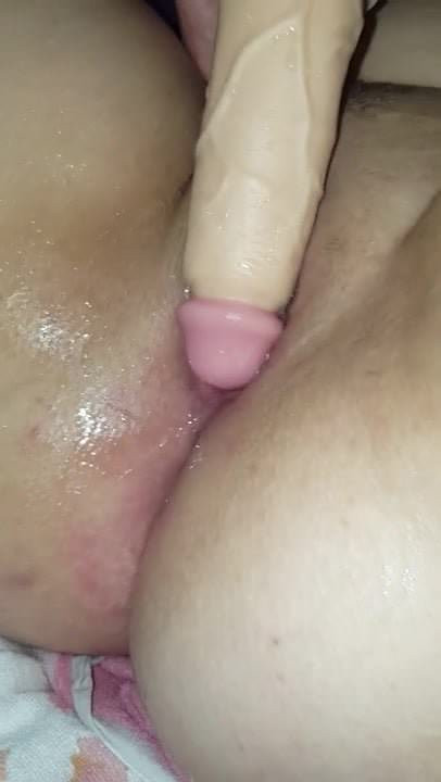 Dirty little squirting babe