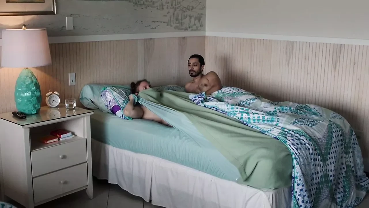 Lena Dunham - Girls S06E01 (2017)