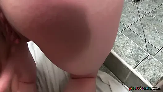 Girlfriends XXX - две горячие девушки пальцами друг друга в душе