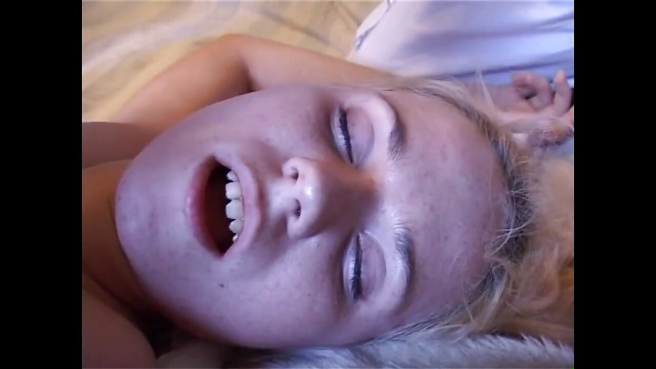 Păsărici strânse, funduri strânse, dar toate deschise