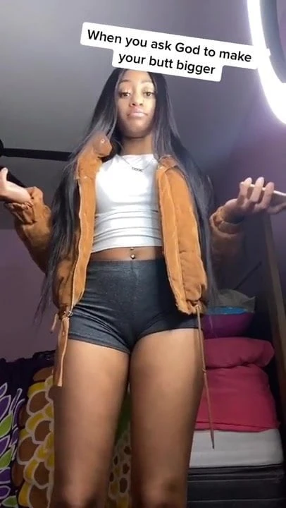 Tiktok univerzitet kameltoe 09