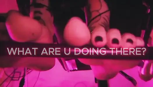 POV Menschliche Möbel: bleib still, während ich meine musik genieße DEINE ITALIENISCHE GÖTTIN