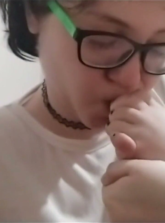 Kétkarú Amputált Szopja a Lábát Láb Fetis