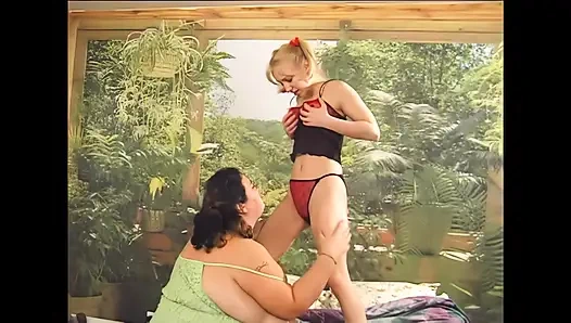 Memek aduhai cewek sange ini dientot habis-habisan sampai matanya menganga lebar