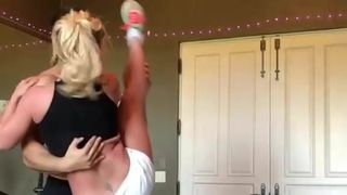 Britney lança corpo suado