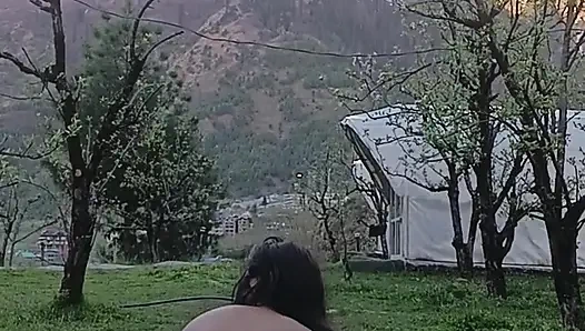 Bagian 2 - seks luar ruangan desi dengan gadis asing di hutan.