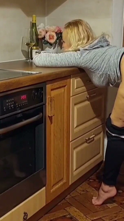 Amateur blonde mature wife enjoys sex in a kitchen | Clip 1