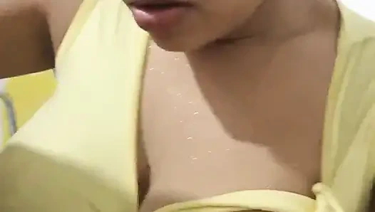 Я встретил ее онлайн, она из Испании, и она приехала в Соединенные Штаты, и мы в конце концов трахаемся