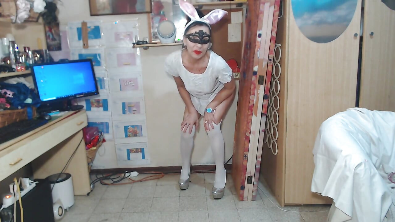 Slutty Waitress Prepares Lunch for Her Master
