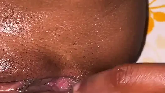 Pacarku yang masih 19 tahun ngentot toketku. Toketku yang lagi sange datang dan ngentot. Me Guy