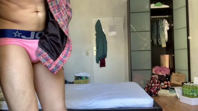 SISSY IS ALWAYS HUNGRY FOR RAW COCK