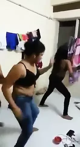 Телугу танцует с тетушкой