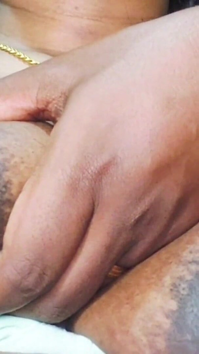 Fată indiană excitată sex cu țâțe de lapte de iubit | Clip 1