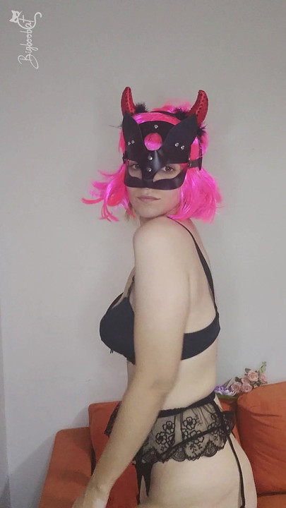 Be tempted by my tits and kitty mask as I pleasure myself