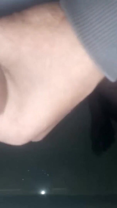 Djevojke tvrde kao kamen ne puštaju me unutra pa sam je ručno izmuzla | Isječak 1