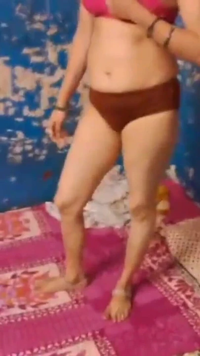 Detik penting dari "Bhabhi Kampung Seks Dogi Panas HD"