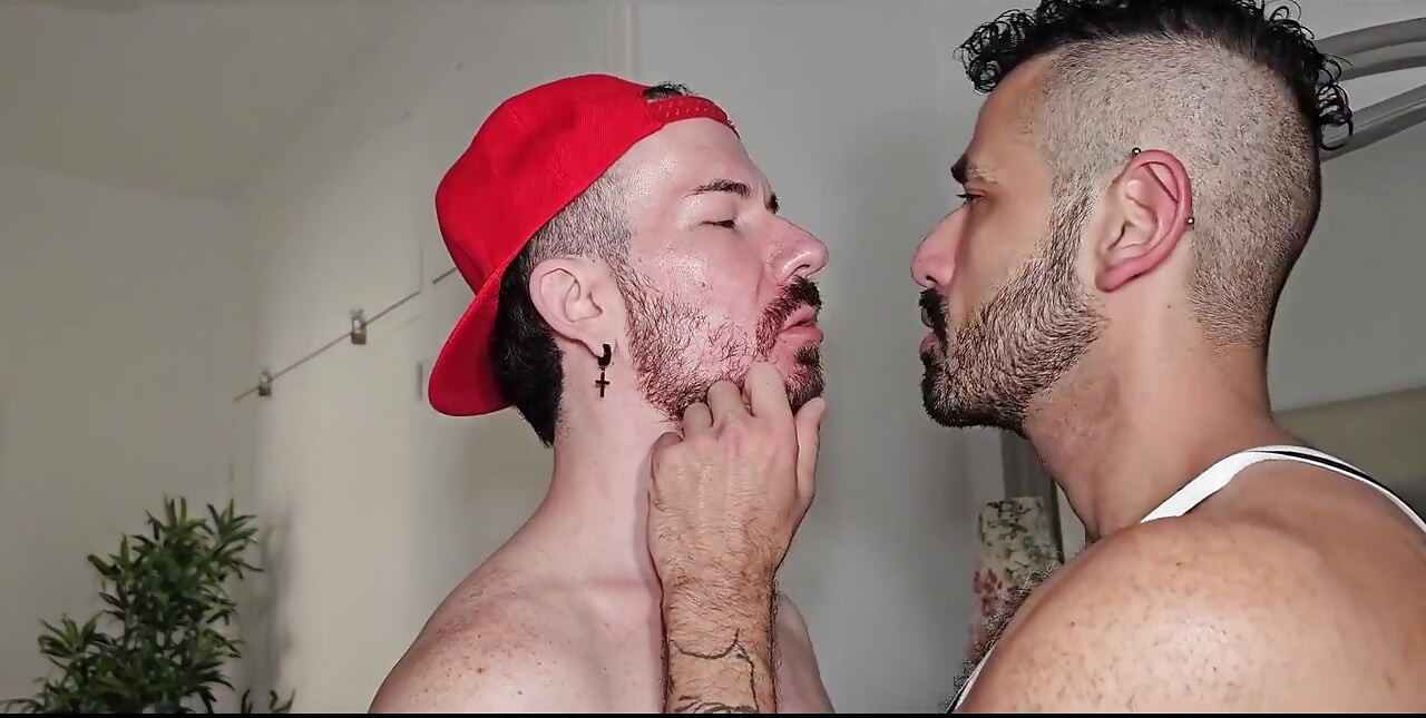 Latino4cumsluts Knows How to Open Holes