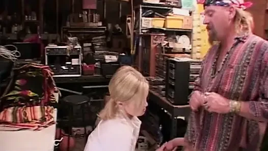 Garage Anal Fingering to Sloppy Ass-to-mouth Cleanup