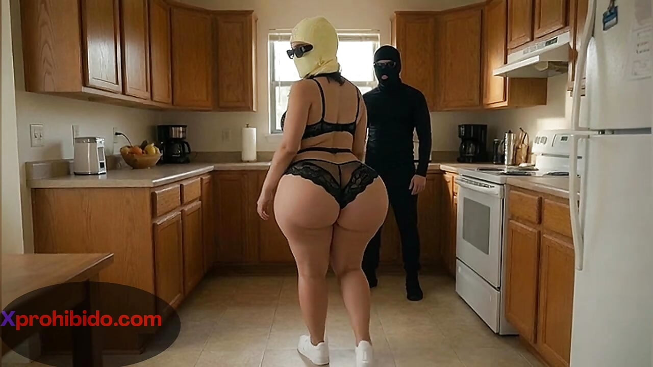 Minha sogra sexy movendo sua bunda enorme