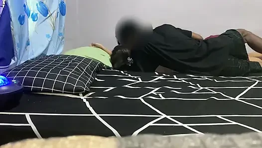 Я трахнул красивую студентку в ее комнате