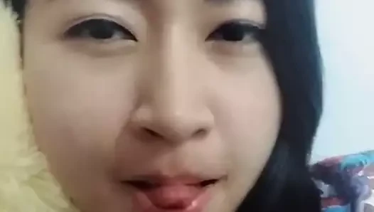 Asyalı kız boşalıyor