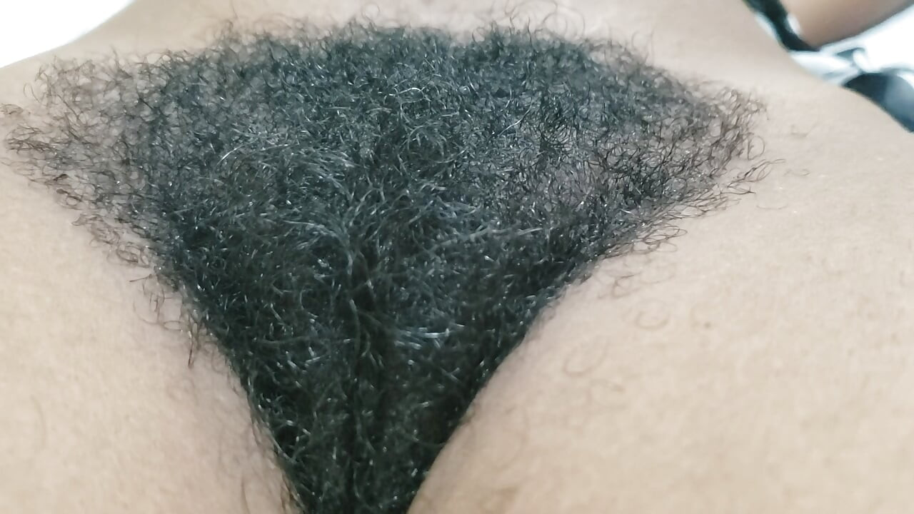 רגעים חובבניים של מילף עם כוס שעיר עם קימורים טבעיים