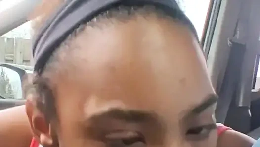 Zierliches ebenholz würgt auf dickem schwanz