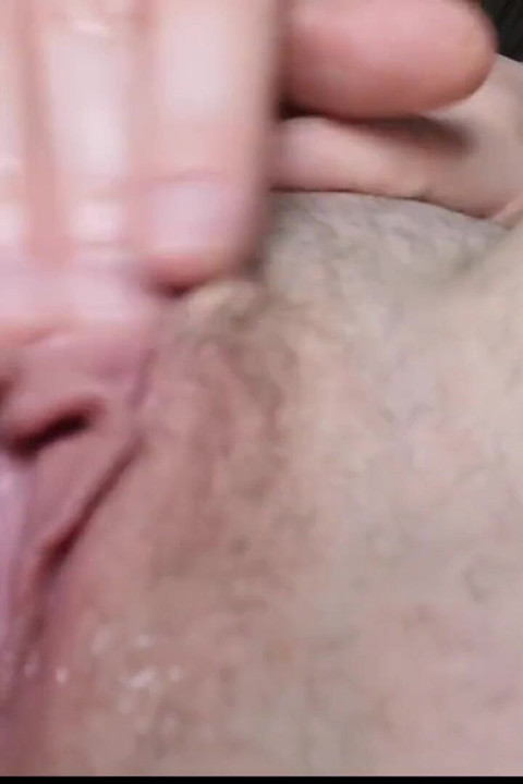 Smar wycieka z mojej owłosionej opuchniętej cipki! Jeśli założysz majtki, natychmiast zmoknąć.