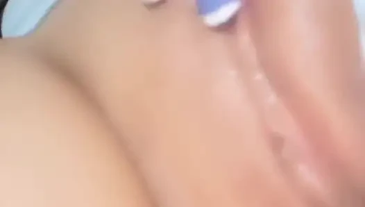 Seorang gadis kepergok masturbasi di pesta