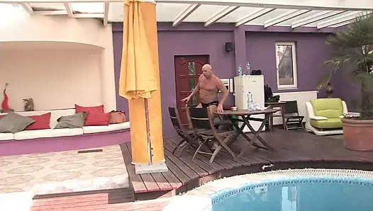 60 yaşındaki nine bahçede sikişiyor