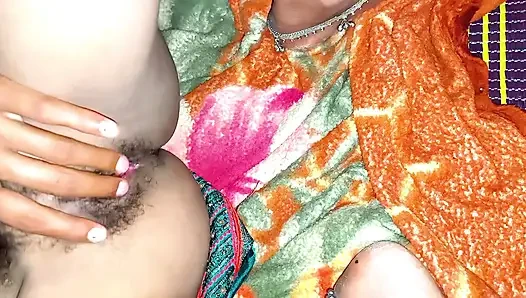 Bhabhi ne mujhe apni chut me ungali karne boli mane bhabhi ko pura chod diya