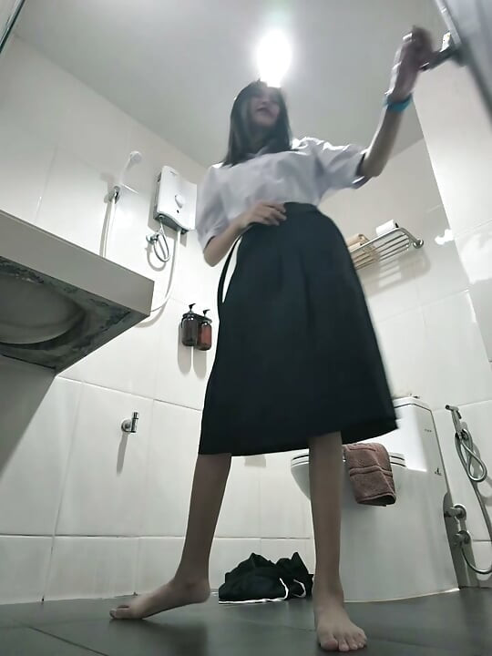 トイレで制服に着替える
