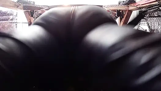 Bölüm 4:- domina satana ile siyah berry orta yaşlı seksi kadına sikişmeyi öğretiyor