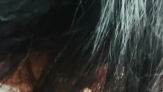 Evli kadının vücudu sallayarak orgazm oluyor. Oh bebeğim hızlı..