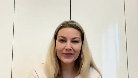 Kamu suka jilat kaki?