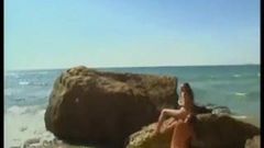 Jennifer Stone - sexo en la playa