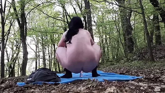 ¡Finalmente lo hice! bosque video al aire libre completamente desnudo!