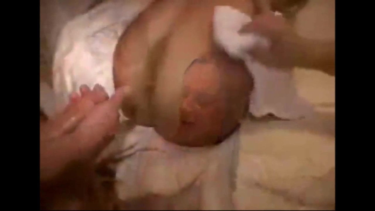 Awesome cumshot right in the eye of a gorgeous MILF
