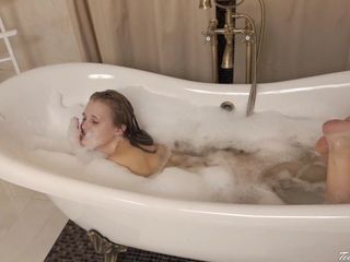 Madison peituda banho de espuma