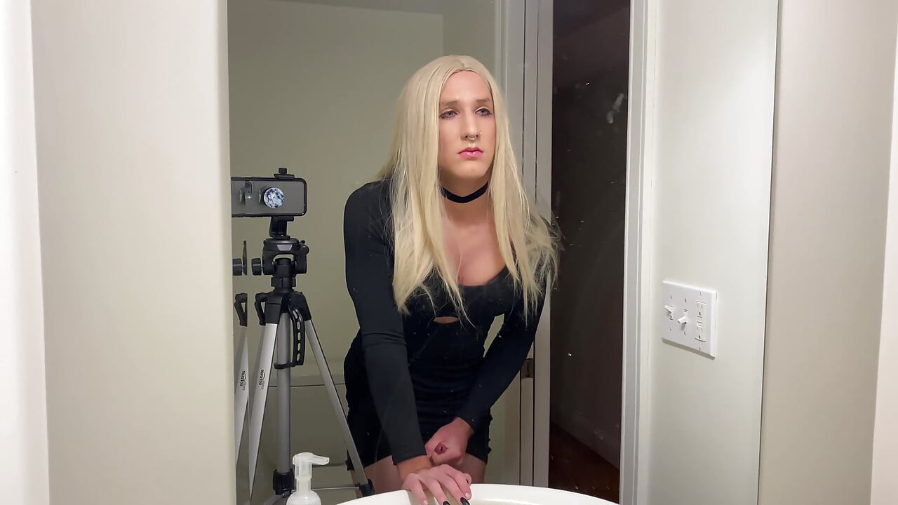 Hot Crossdresser dostaje fucked przez Ejaculation Dildo